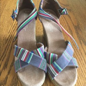 Toms wedges